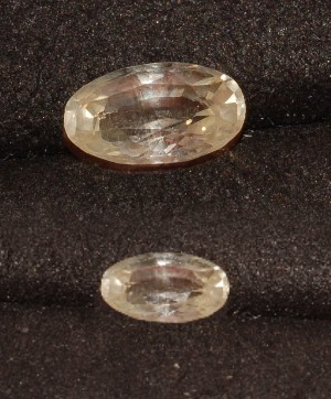 6.754x4mm,Creamy White Sapphire-oval